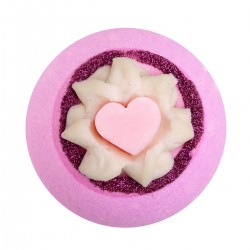Boule effervescente pour le bain  "LOVE IS ALL", senteur Fraise & Rhubarbe